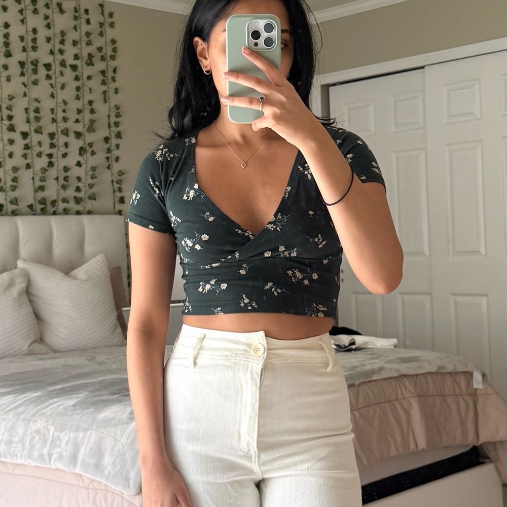 Brandy Melville Dark Green Floral Amara Top – One Size